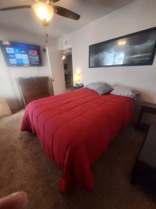 Habitación privada para invitados - 2100 W Palmyra Ave