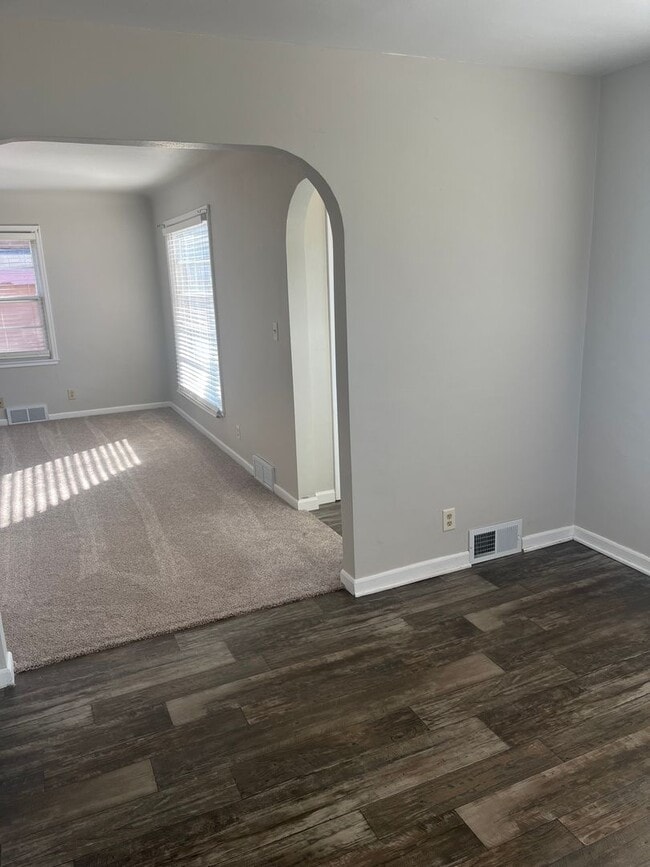 Building Photo - 3 Bedroom Home!