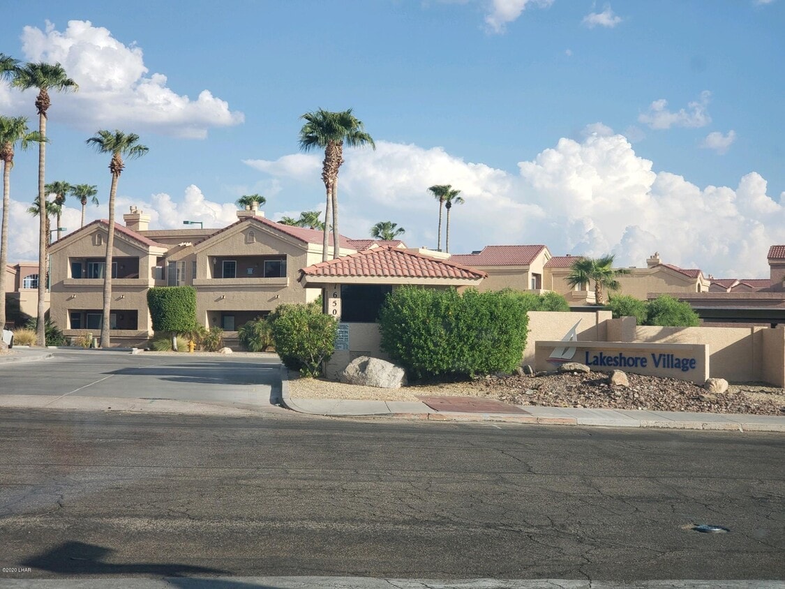 Primary Photo - 1650 S Smoketree Ave