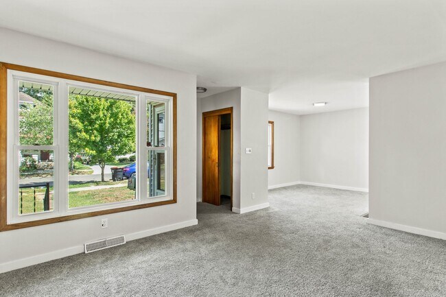 Foto del edificio - Charming 3- Bedroom Home in Newark