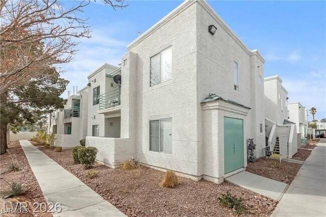 Building Photo - 7100 W Pirates Cove Rd