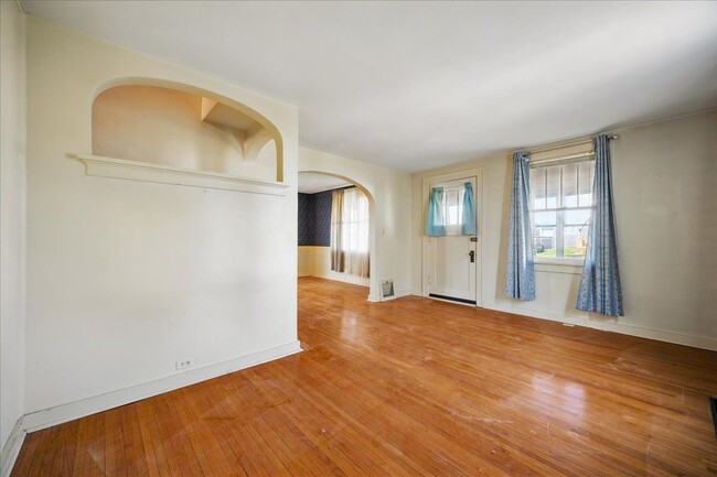 Building Photo - 3110 N Sherwood Ave
