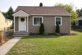 Building Photo - 418 E Hawthorne Rd