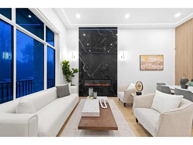 Photo du bâtiment - 16935-1690A 0A Ave