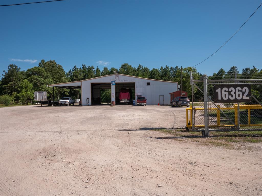 Primary Photo - 16362 Hwy 105 E