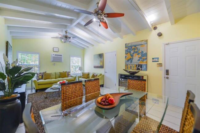 Foto del edificio - 8200 Harding Ave