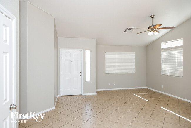 Building Photo - 4543 Carmar Dr