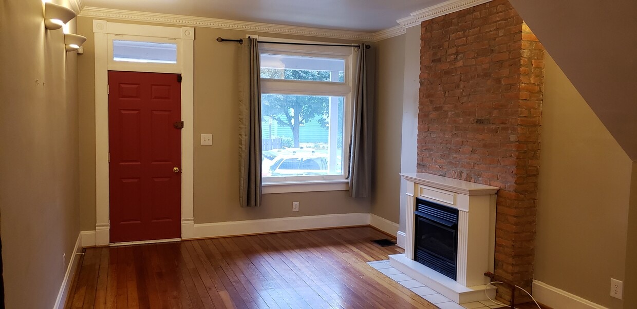 Primary Photo - 459 E Beck St