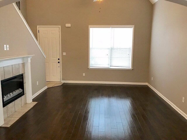 Foto del edificio - Available Now! Oakland, 4 Bedroom 2.5 Bath Home