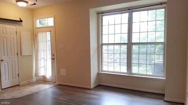 Foto del edificio - 5208 Duke Ct