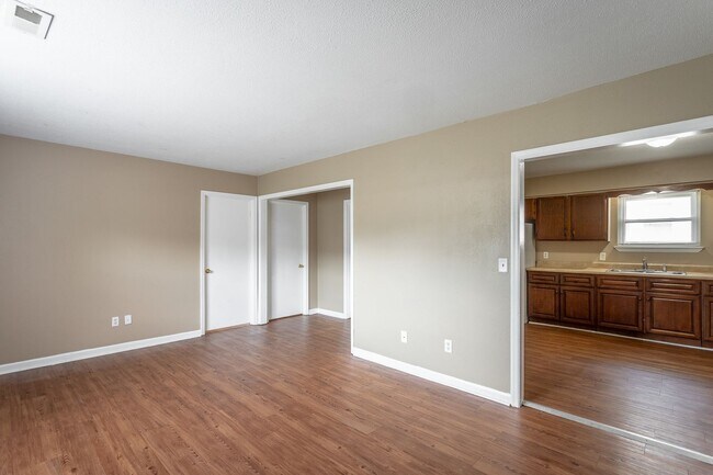 Foto del edificio - Charming home now available for rent in Ch...