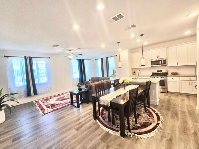 Foto del edificio - Elegant & Functional – Your Spring Lake Dream Home Awaits