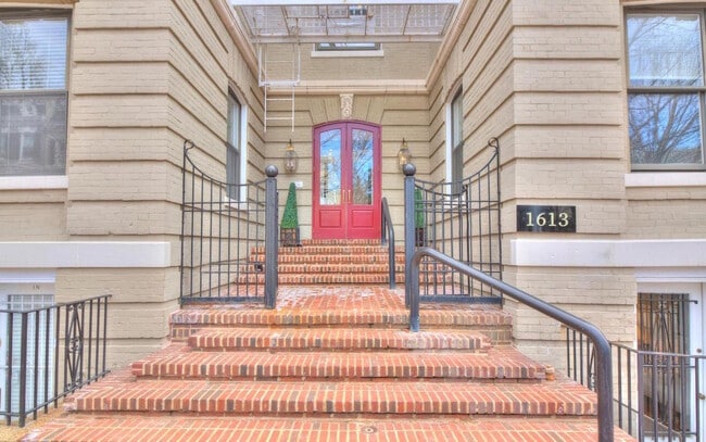 Building Photo - 1613 30th St NW