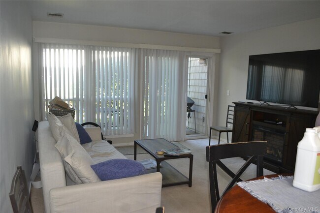 Foto del edificio - 220 Montauk Hwy