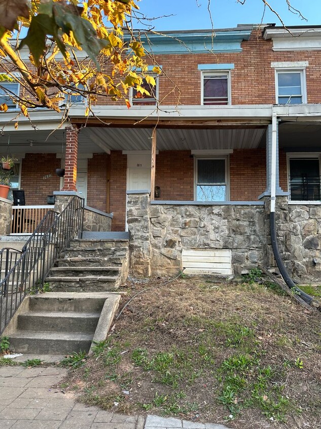 Primary Photo - Spacious Home for Rent! Partially Finished Basement! W/D! Available Now!