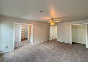 Building Photo - 12021 Hawthorne Ln