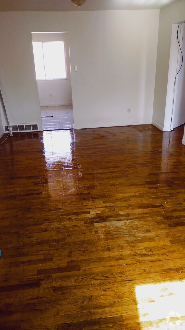 Eleanor Park Apartments for Rent with Parking Berkeley, MO 2