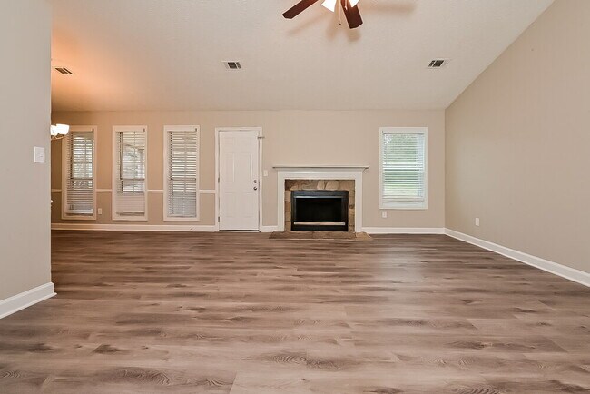 Foto del edificio - 5815 Mistyview Dr