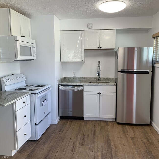 Building Photo - 2 br, 1 bath House - 491 West Kanawha Avenue