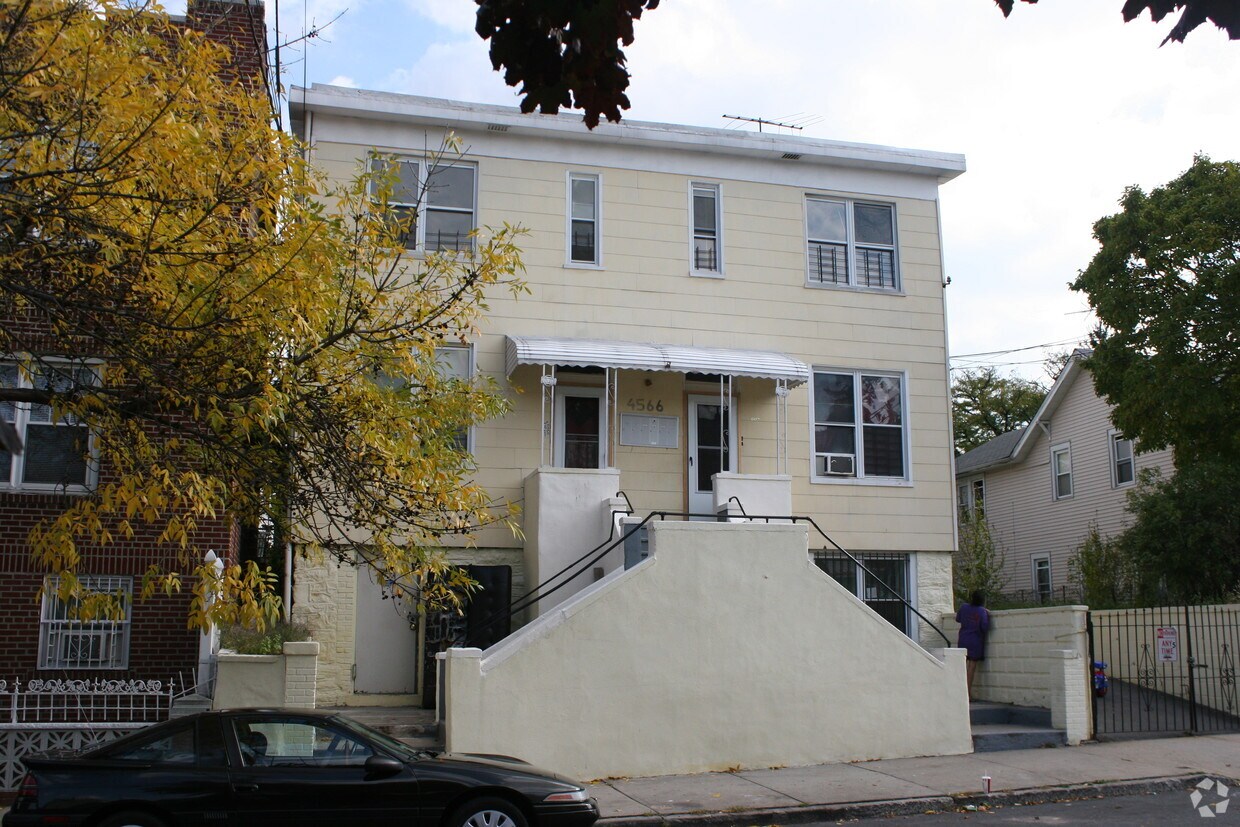 Building Photo - 4566-68 Richardson Ave
