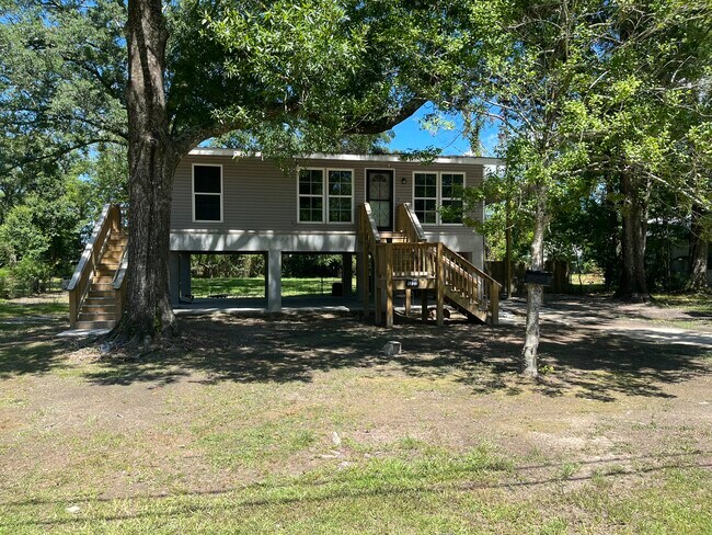 Foto del edificio - 1320 Benton Ln