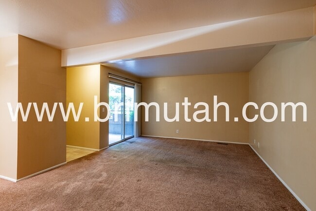 Foto del edificio - 4836 Highland Cir