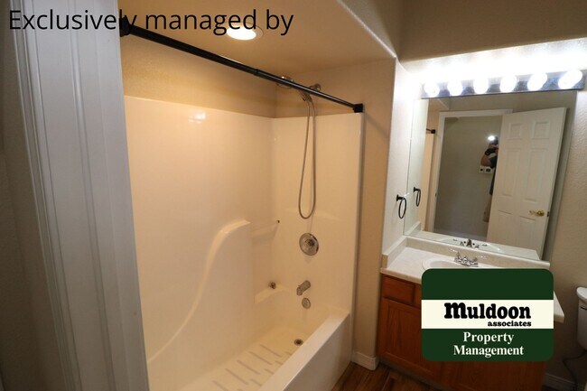 Foto del edificio - Unique Location and Low Maintenance Living...