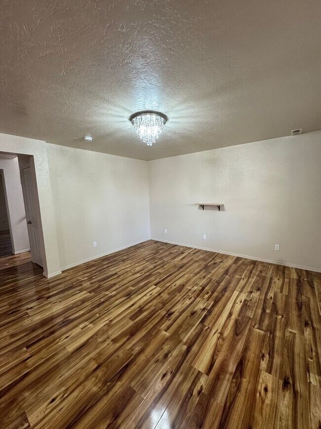 Foto del edificio - 1001 N Dove Ave