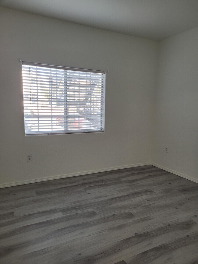 Foto del edificio - 3318 N Decatur Blvd
