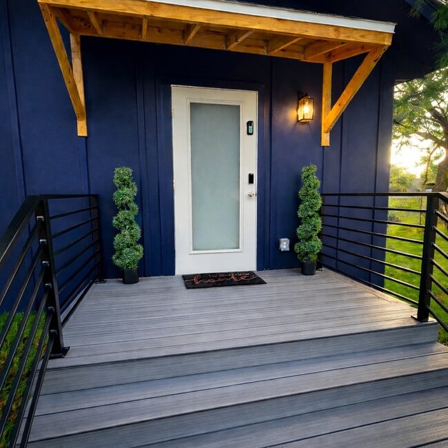 Photo - 801 E Knollwood St House