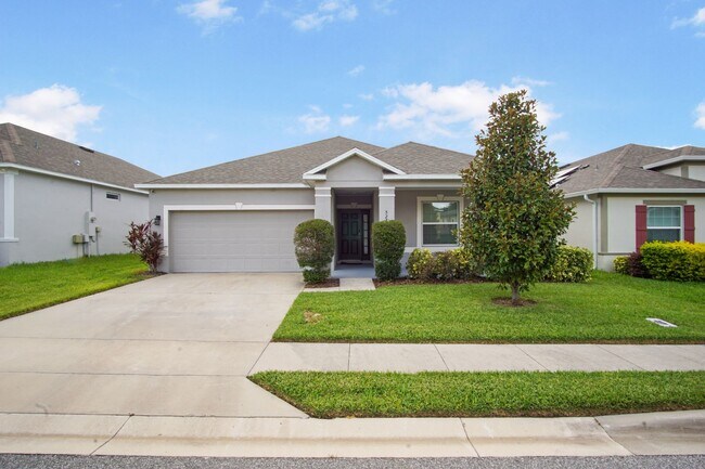 Building Photo - Single family home available in Davenport!