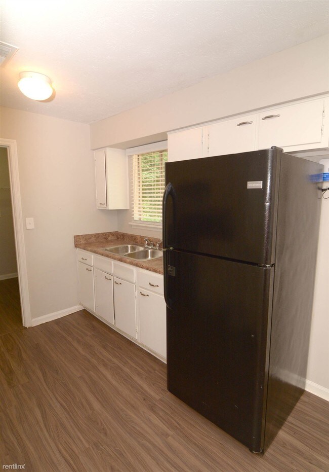 Building Photo - 3 br, 1 bath House - 7691 Hawthorne Dr
