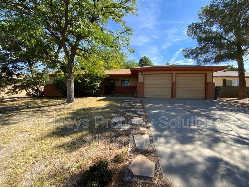 Primary Photo - 2440 Algodones St NE
