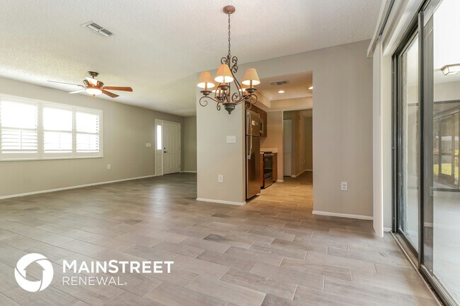 Foto del edificio - 5048 Brandeis Cir W