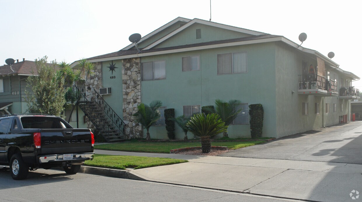 Building Photo - 460 E Algrove St