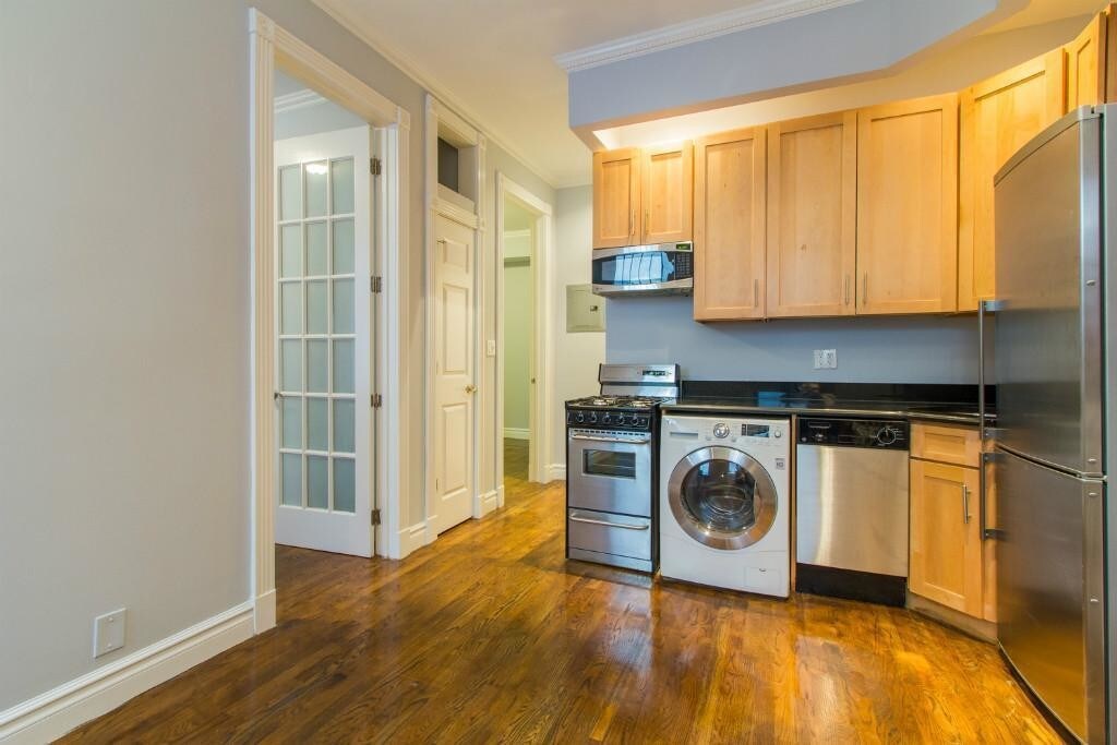 Primary Photo - 68 Clinton St