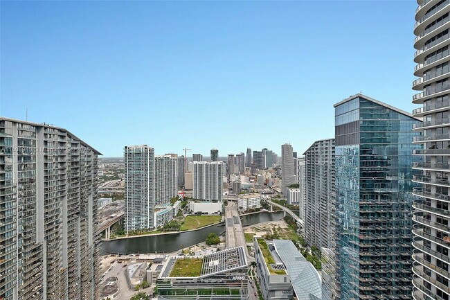 Foto del edificio - 45 SW 9th St