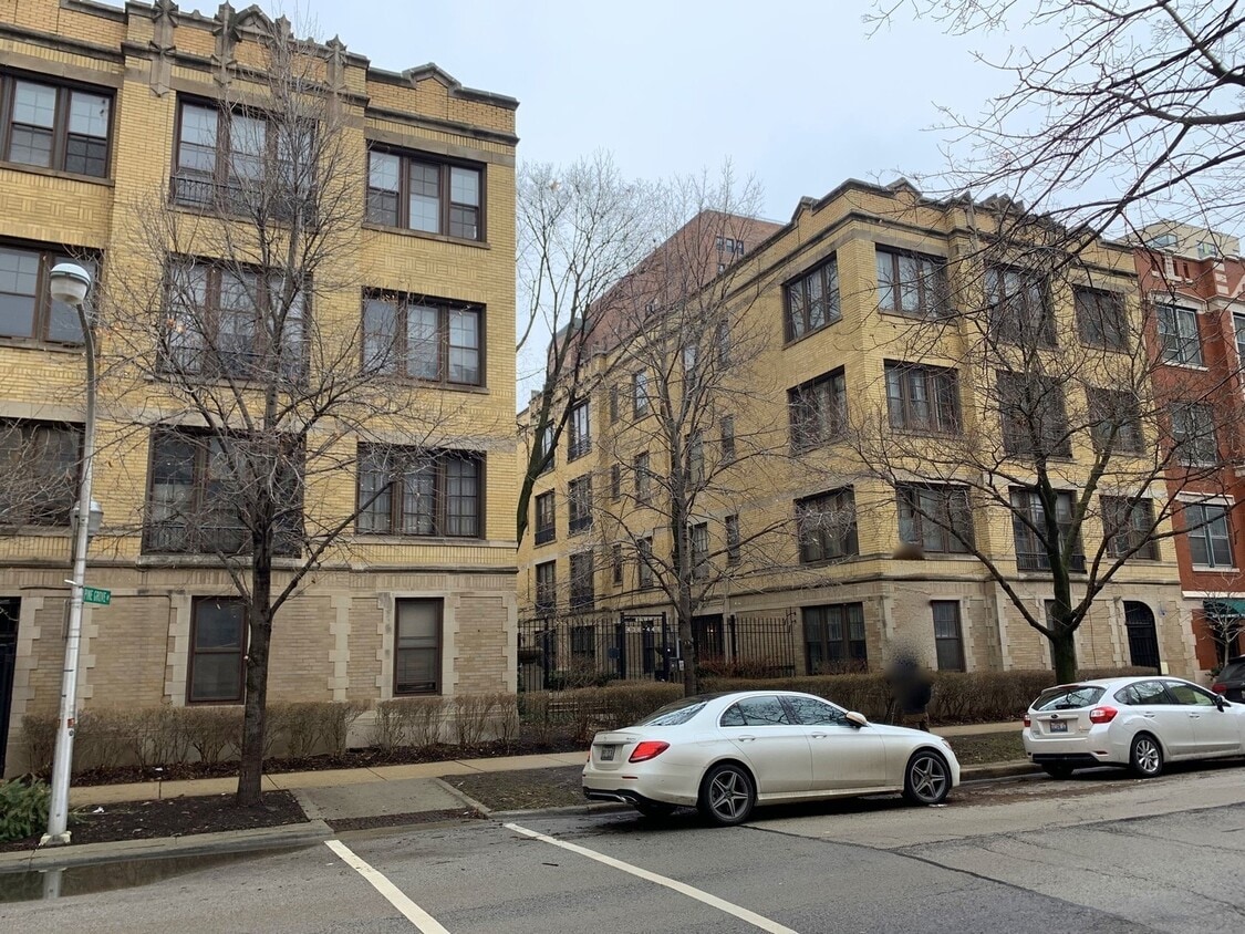 Primary Photo - 438 W Surf St