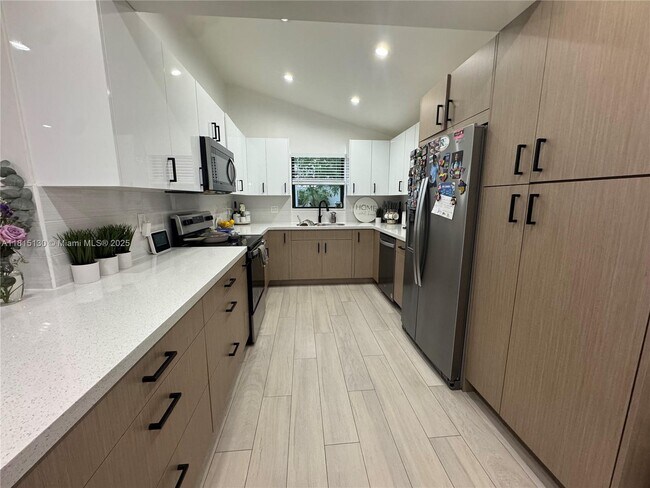 Foto del edificio - 1711 SW 16th St