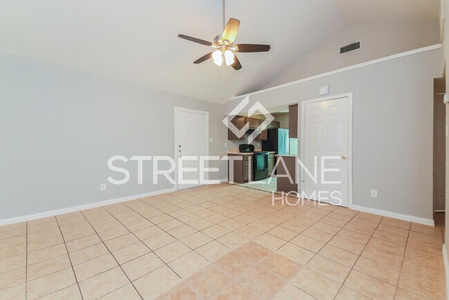 Building Photo - Charming 4 Bedroom in Dallas!