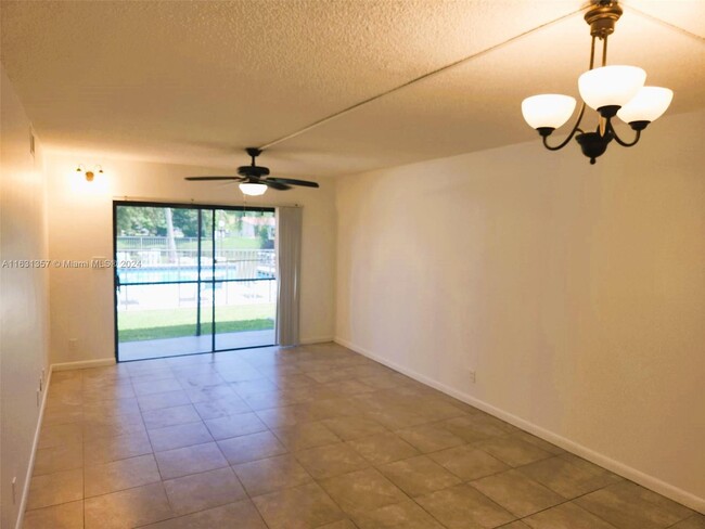 Foto del edificio - 11453 NW 39th Ct