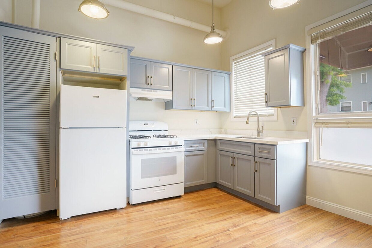 Primary Photo - BENTON ST 1201-1203, ENCINAL AVE 1403-1413