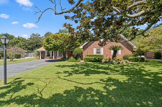 Building Photo - 20 Magnolia Ave