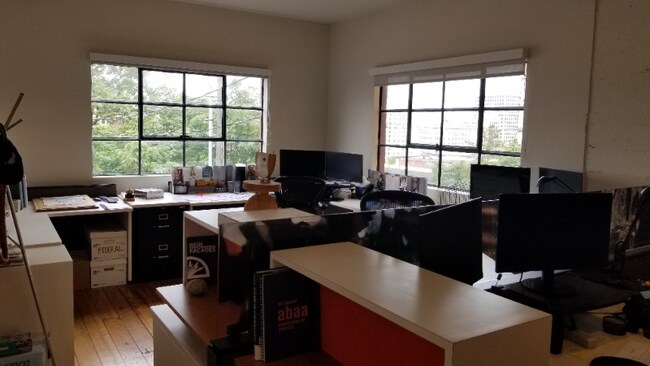 Foto del edificio - 747 Fawcett Ave