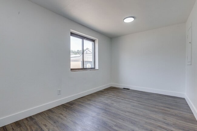 Building Photo - 732 E Warrington Ave