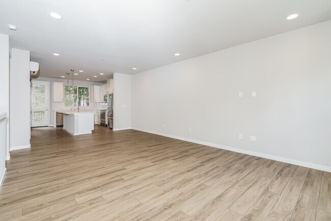 Building Photo - 13421 Admiralty Way