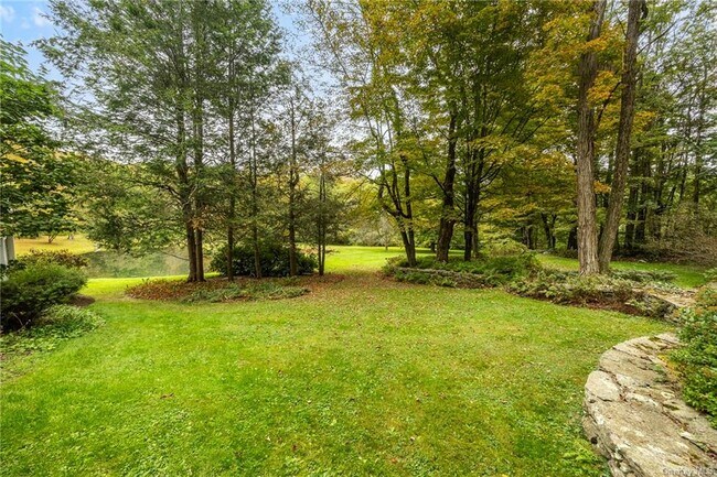 Foto del edificio - 144 Decker Rd