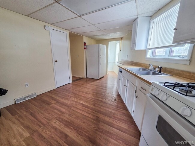 Foto del edificio - 38 N Main St