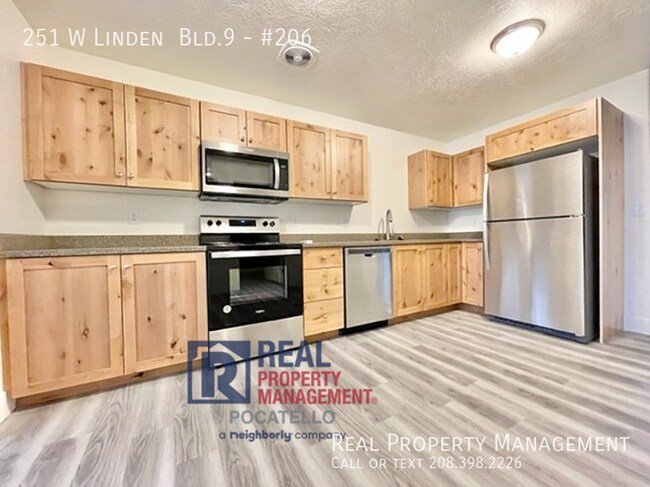 Building Photo - 3 Bedroom 1 Bath Apartment - Fiber Interne...