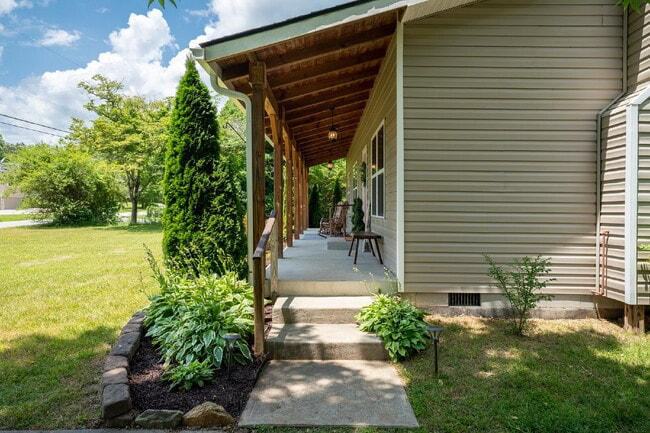 Foto del edificio - Mountain Lux Home - Centrally Located in B...